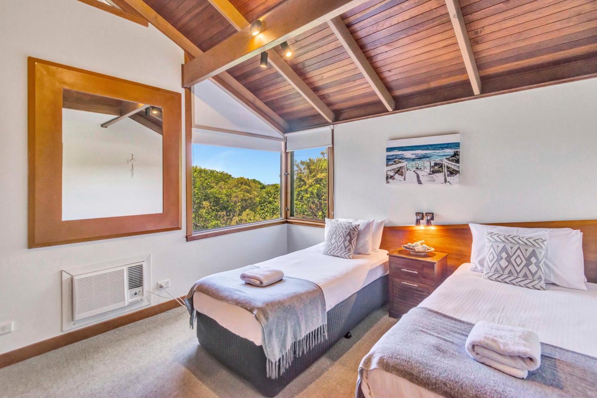 The Oasis Apartments And Treetop Houses Byron Bay Room photo