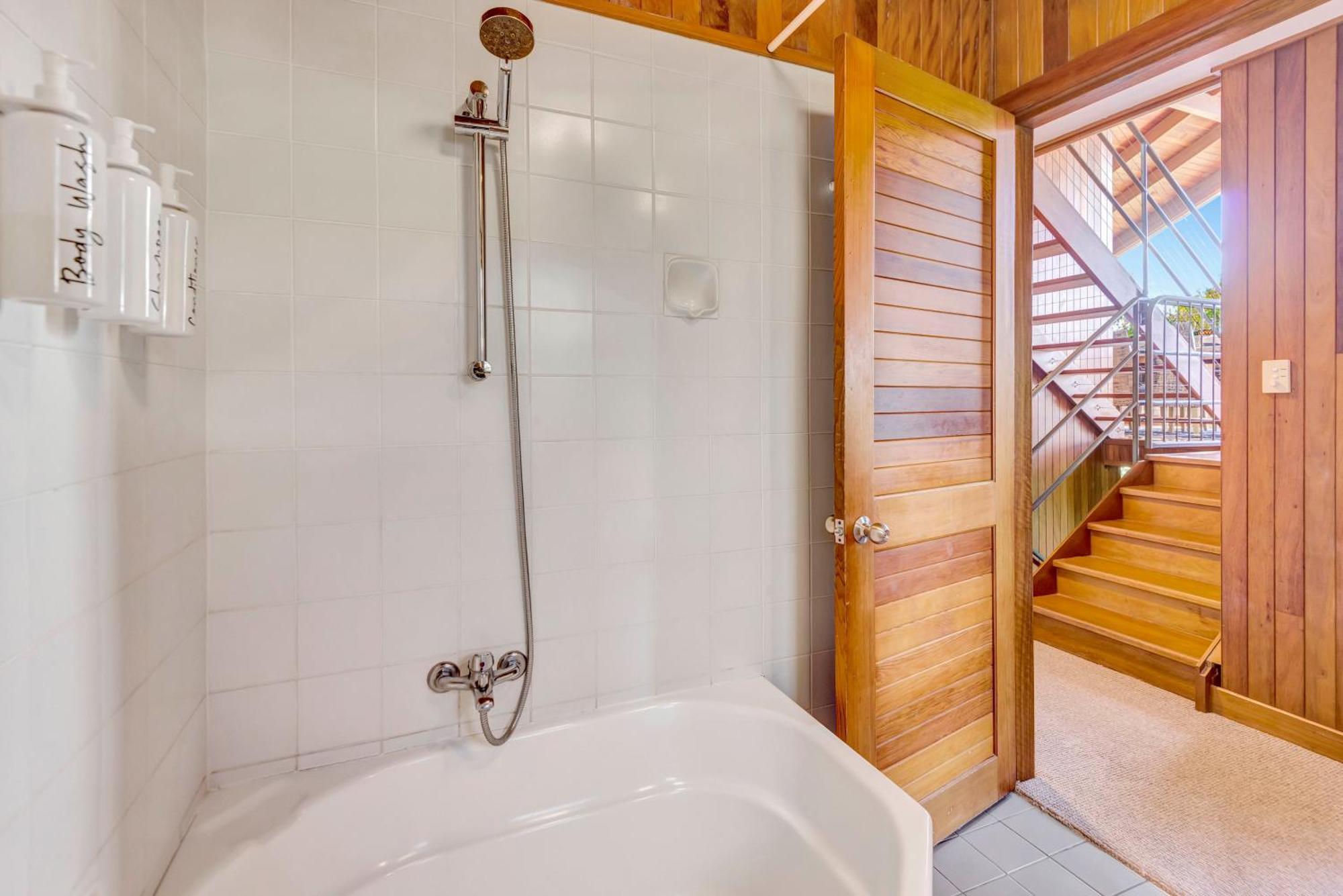 The Oasis Apartments And Treetop Houses Byron Bay Room photo